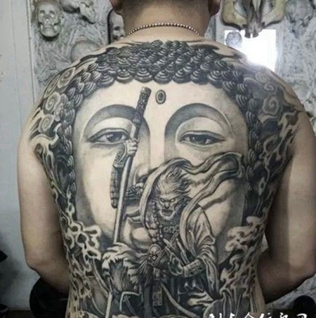 斗战胜佛后背霸气纹身图片欣赏