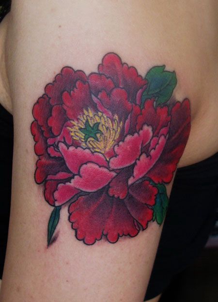 手臂上的牡丹纹身图案