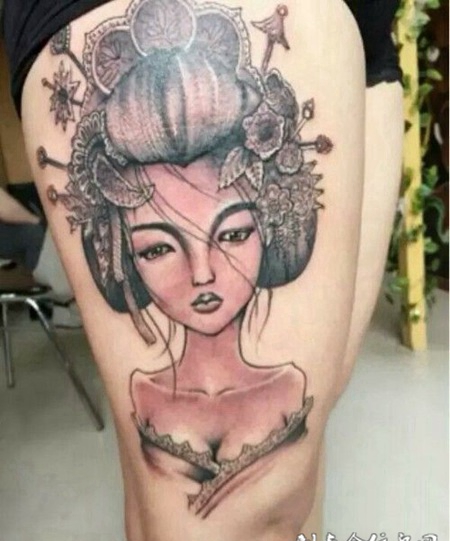 美女个性艺妓腿部纹身图片