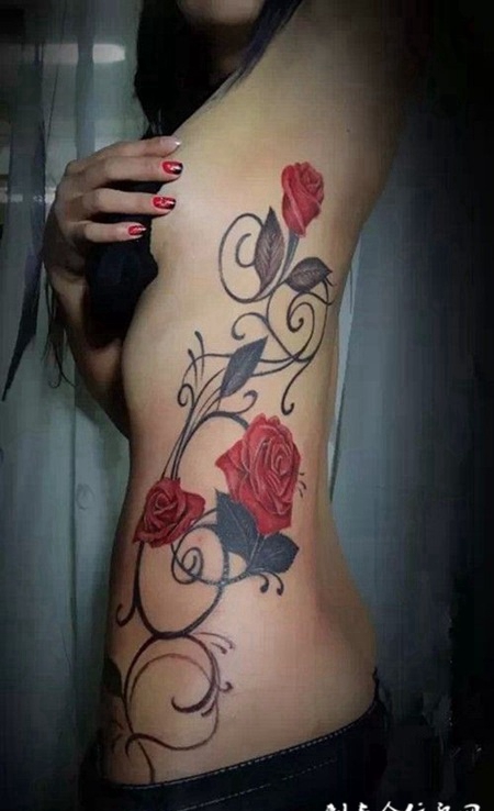 女生侧腰图腾性感纹身图片大全