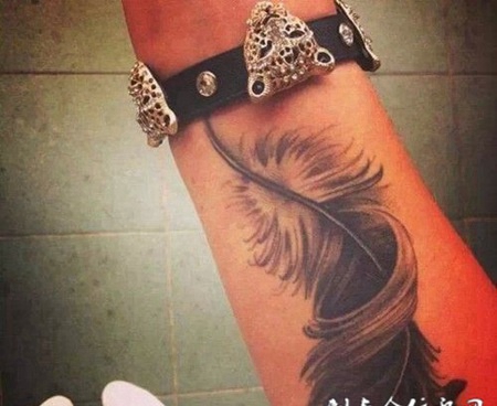 羽毛遮盖个性纹身图案精选