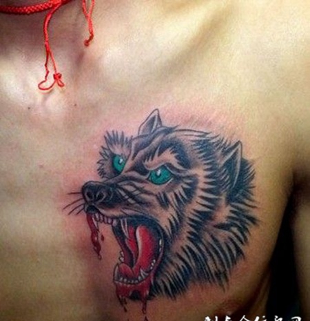 胸口流血狼头纹身刺青图片