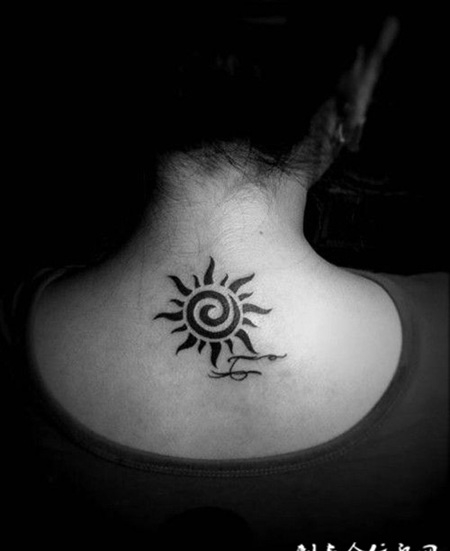 手臂时尚简约太阳图腾纹身