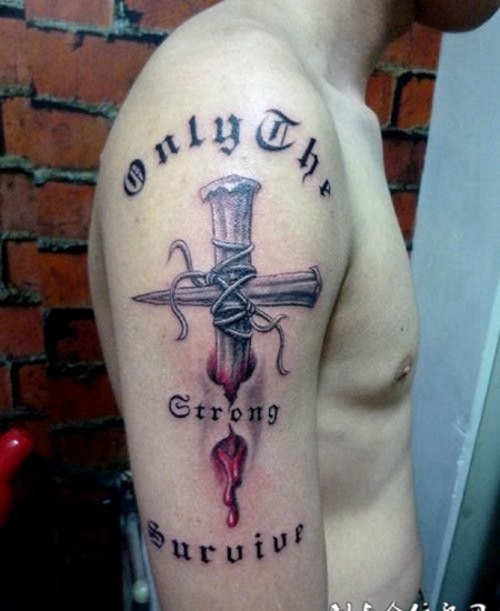 手臂带血十字架纹身图案大全