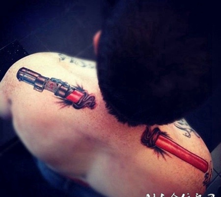 个性时尚d纹身肩膀图案