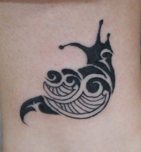 小腿上蜗牛图腾纹身图案