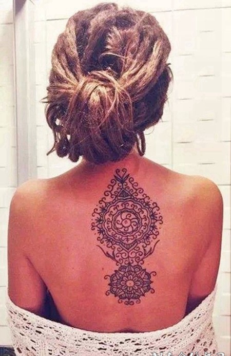 女人后背纹身图案 忍不住想要触摸的性感