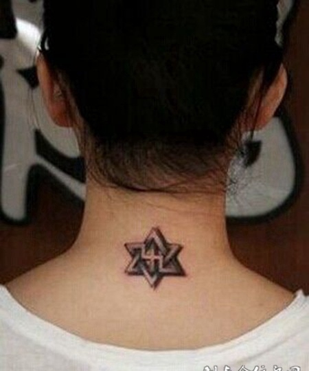 小巧时尚背部六角星纹身图案大全