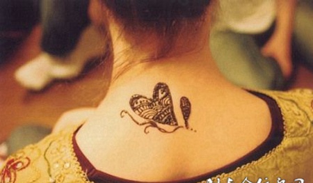 非主流女生背部蒲公英纹身图案