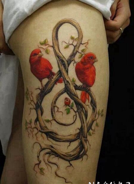 个性水墨纹身腿部图案