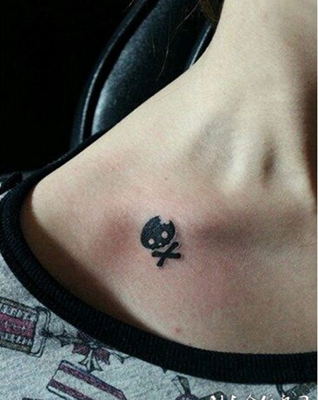 女生锁骨小清新纹身图片