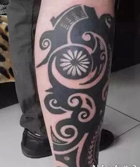 神秘图腾腿部纹身大全