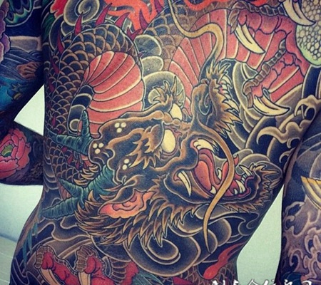 非主流男生背部龙纹身图案合集