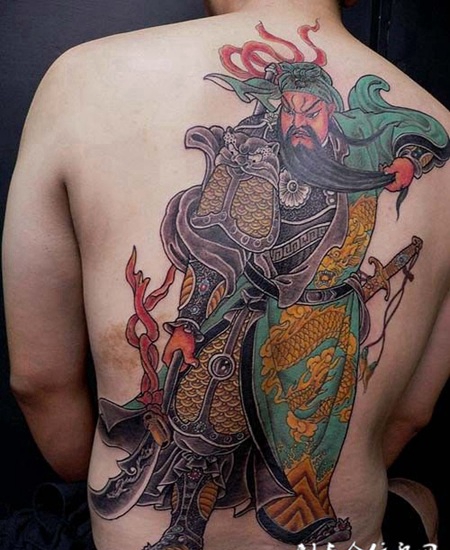 关二爷霸气个性背部纹身图片