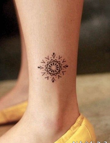 后非主流纹身女生图片