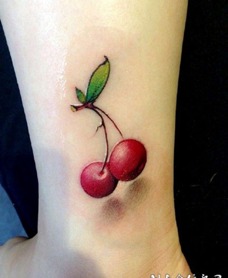 小巧玲珑脚踝樱桃纹身图片