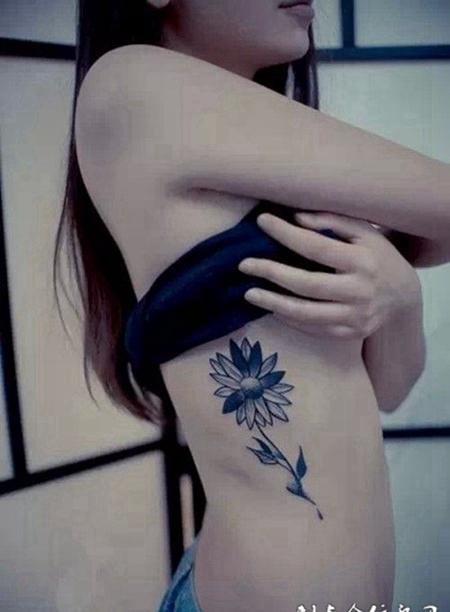 美女性感小蛮腰纹身图片