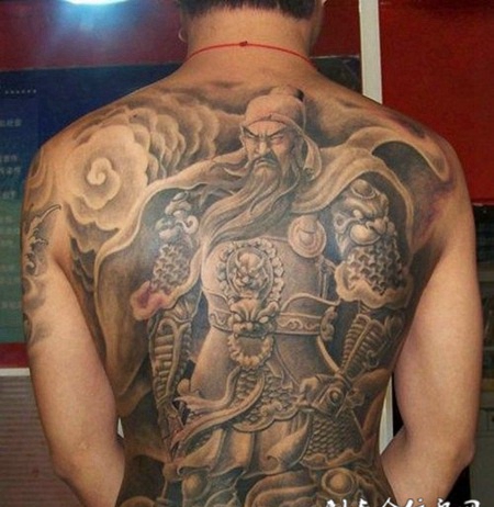 欧美型男背部关公纹身图案大全