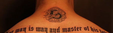 后背上的哥特英文纹身图案