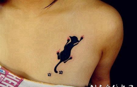 酷酷的小黑猫纹身图片