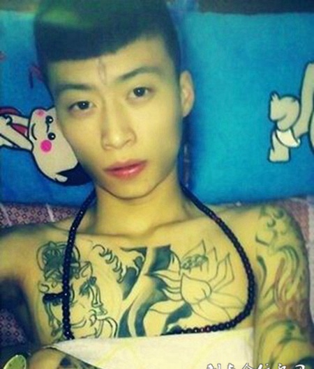 富二代个性男生霸气纹身图片