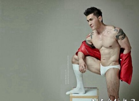 性感肌肉帅哥手臂纹身图片