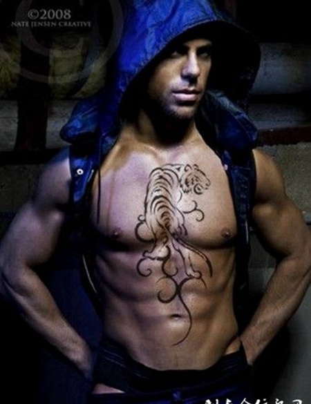 肌肉型男创意纹身图片