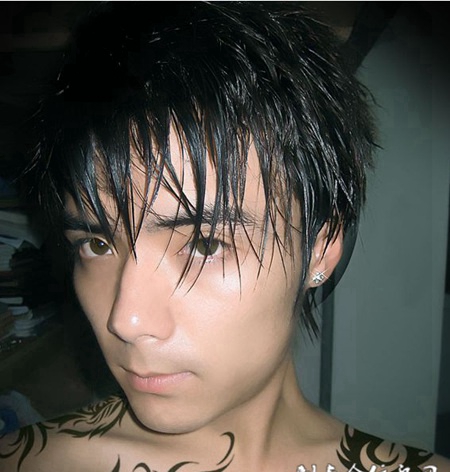 欧美帅哥手臂个性纹身图片