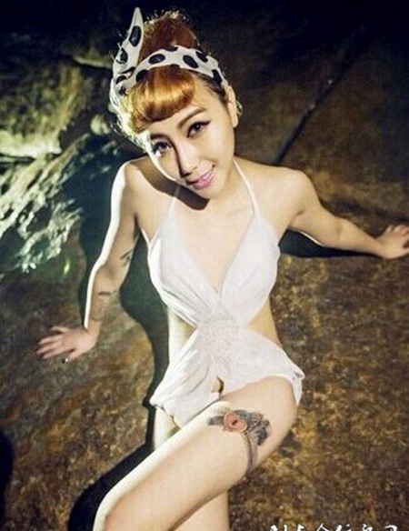 性感女郎腿部纹身图片