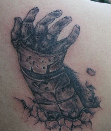 穿破皮肤的鬼手纹身