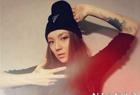 欧美个性手臂纹身美女图集