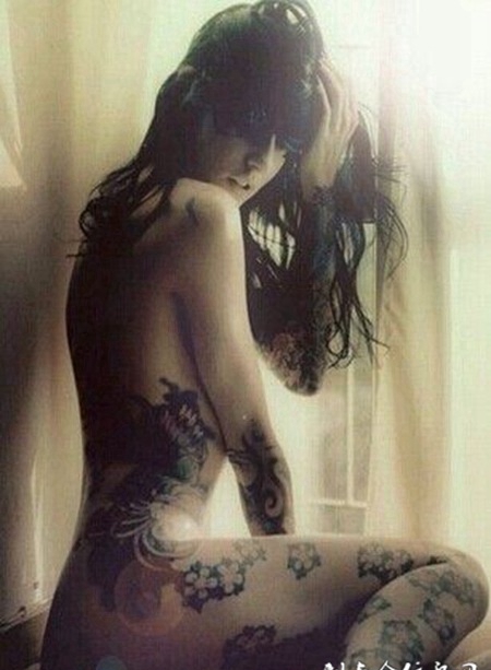 性感透视装美女艺术纹身图片