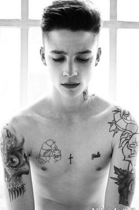 欧美范型男彩色纹身图片