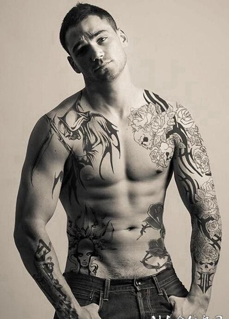 帅气肌肉男模纹身图片