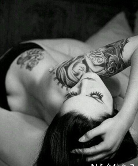 性感妩媚美女个性纹身图片