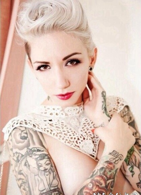 内衣美女手臂纹身图片