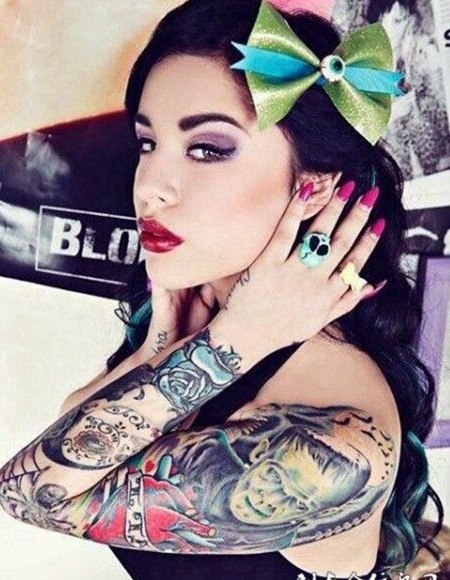 性感妖娆美女彩色纹身图片