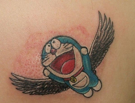 带翅膀的机器猫纹身图案