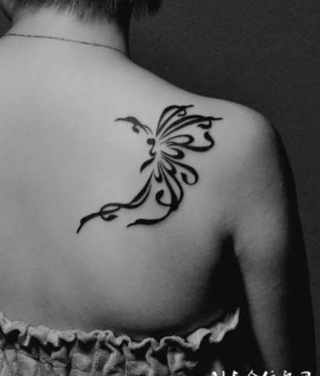 肩部漂亮的蝴蝶纹身图片