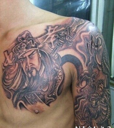 时尚黑白图腾半甲关公纹身图片大全