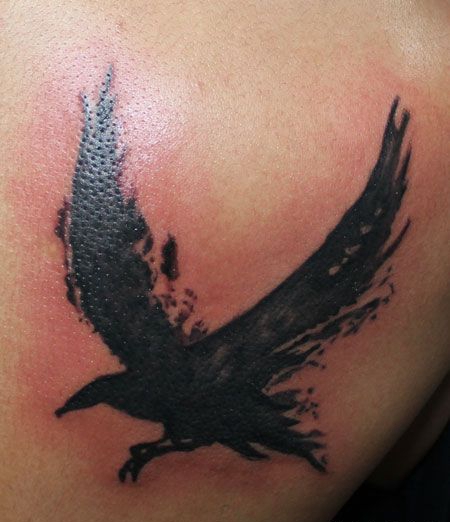 飞翔的插画乌鸦纹身图案