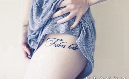 大腿部纹身妩媚诱惑