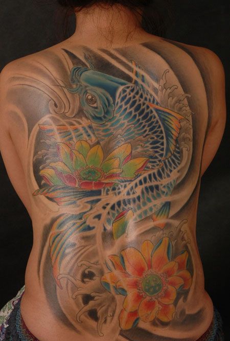 传统满背鲤鱼纹身