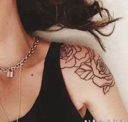 玫瑰锁骨纹身图案图片欣赏