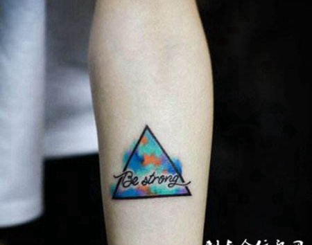 男生手臂纹身图形图片