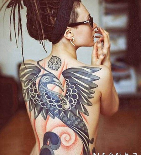 美女满背纹身图案图片合辑
