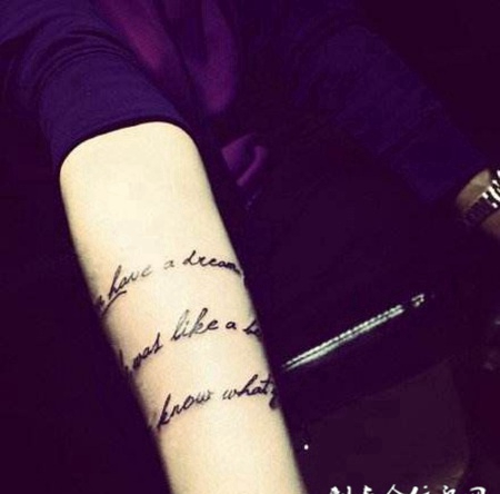 简单字母纹身图片个性图案