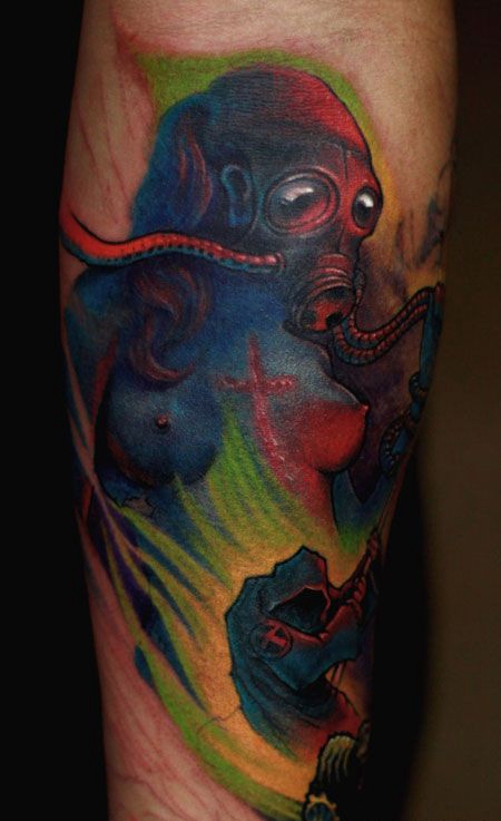 手臂戴面具的女人和死神纹身图案