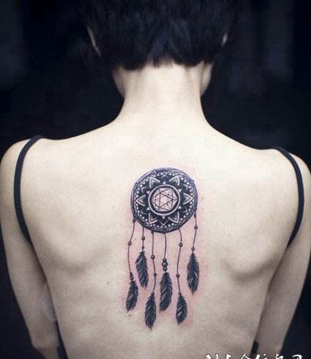 后背图案纹身女生图片