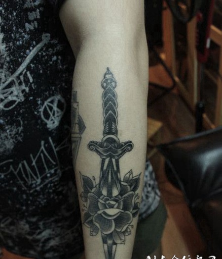 兵器纹身图案个性图片